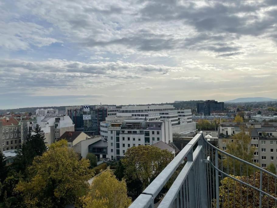 Rooftop Terrace- Panoramablick Ueber Wien Apartment Bagian luar foto