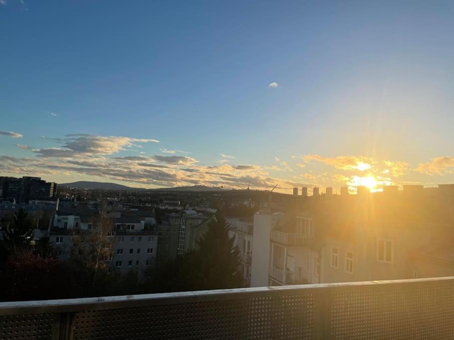 Rooftop Terrace- Panoramablick Ueber Wien Apartment Bagian luar foto